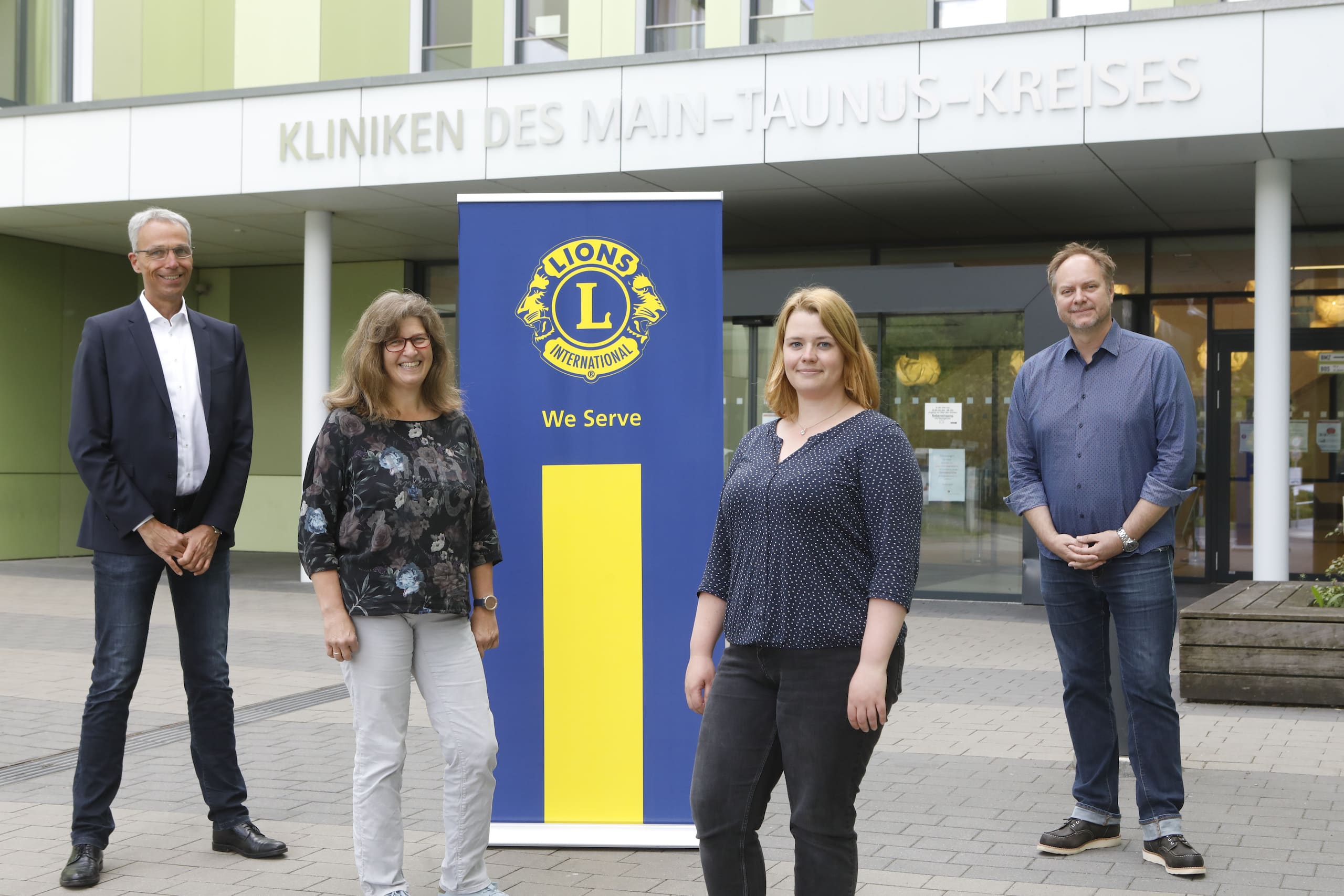 links Professor Michael Booke, rechts Dr. Achim Schuster und im Vordergrund die Palliative Care Fachkräfte Marie Koark und Uta Hippe links Professor Michael Booke, rechts Dr. Achim Schuster und im Vordergrund die Palliative Care Fachkräfte Marie Koark und Uta Hippe